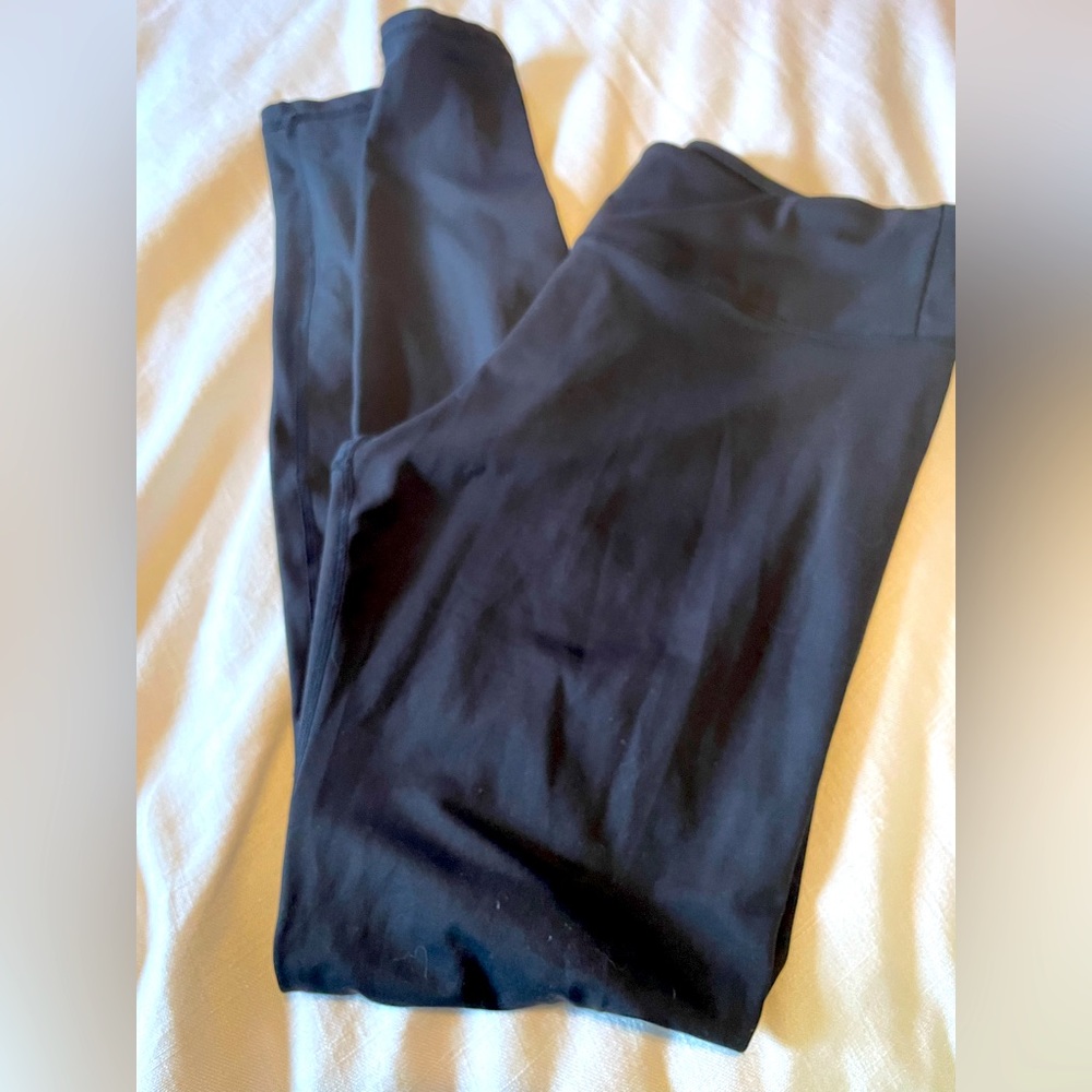 Zyia - Black 7/8 (24”) high rise capris